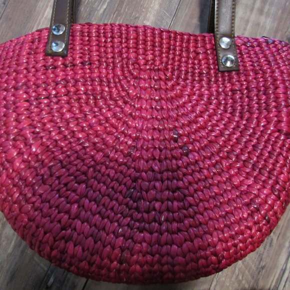 Fuchsia Summer Half-Moon Straw Purse - Picture 5 of 8